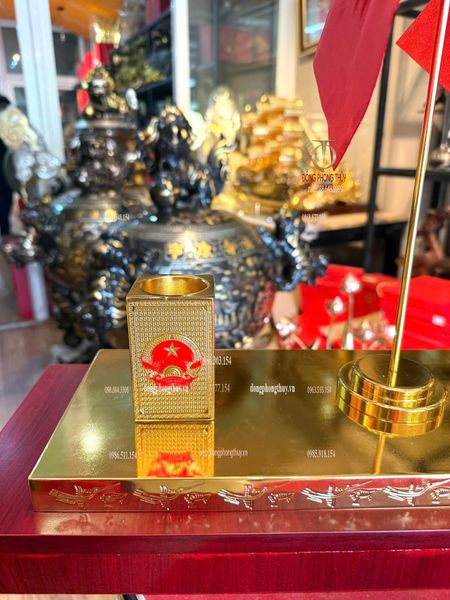 Quà tặng sếp mạ vàng: Ống bút Cột cờ mạ vàng 24k