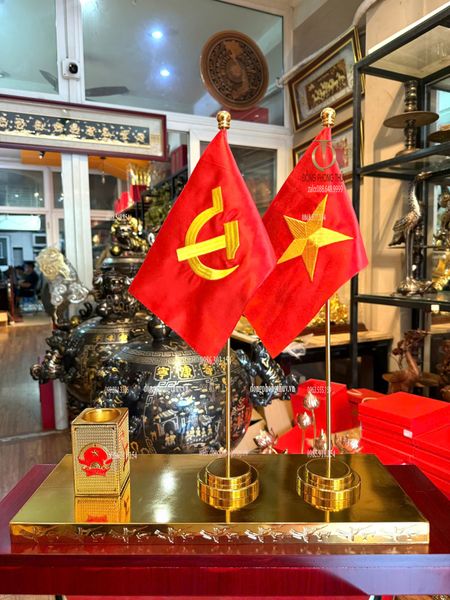 Quà tặng sếp mạ vàng: Ống bút Cột cờ mạ vàng 24k