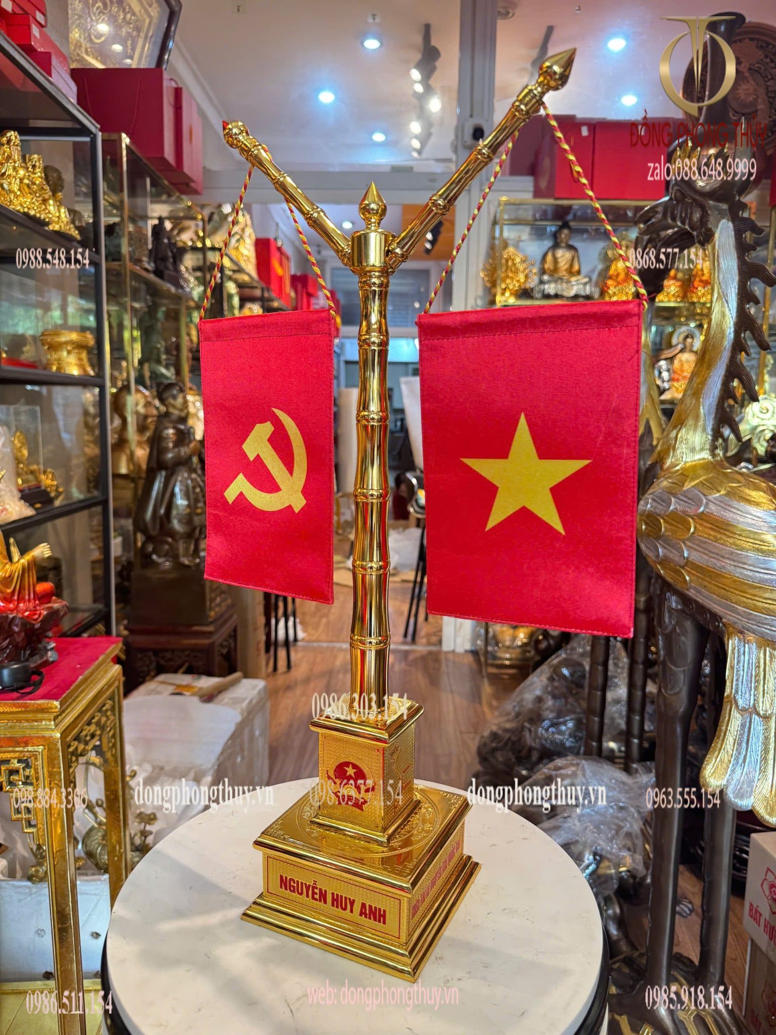 Cột cờ bằng đồng mạ vàng 24k