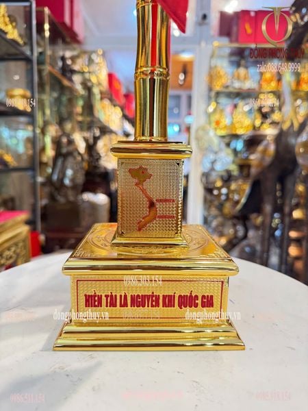 Cột cờ bằng đồng mạ vàng 24k