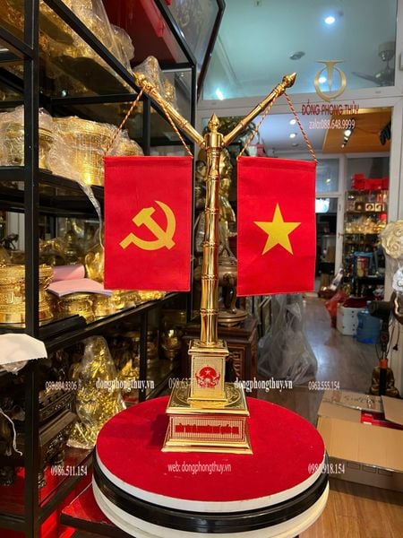 Cột cờ bằng đồng mạ vàng 24k