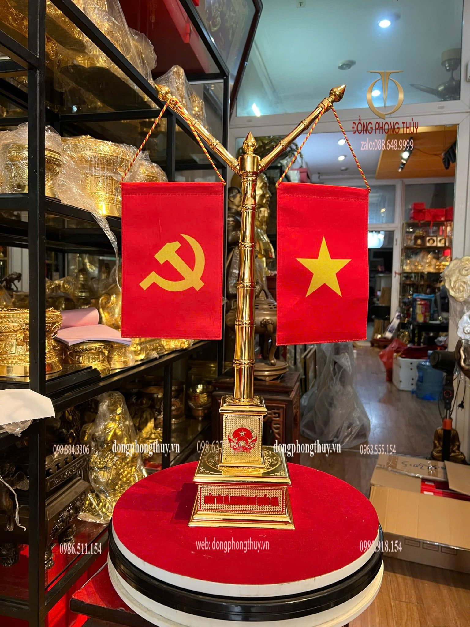 Cột cờ bằng đồng mạ vàng 24k