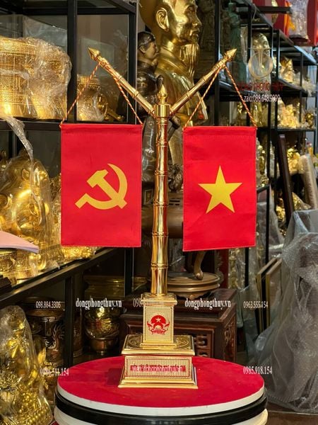 Cột cờ bằng đồng mạ vàng 24k