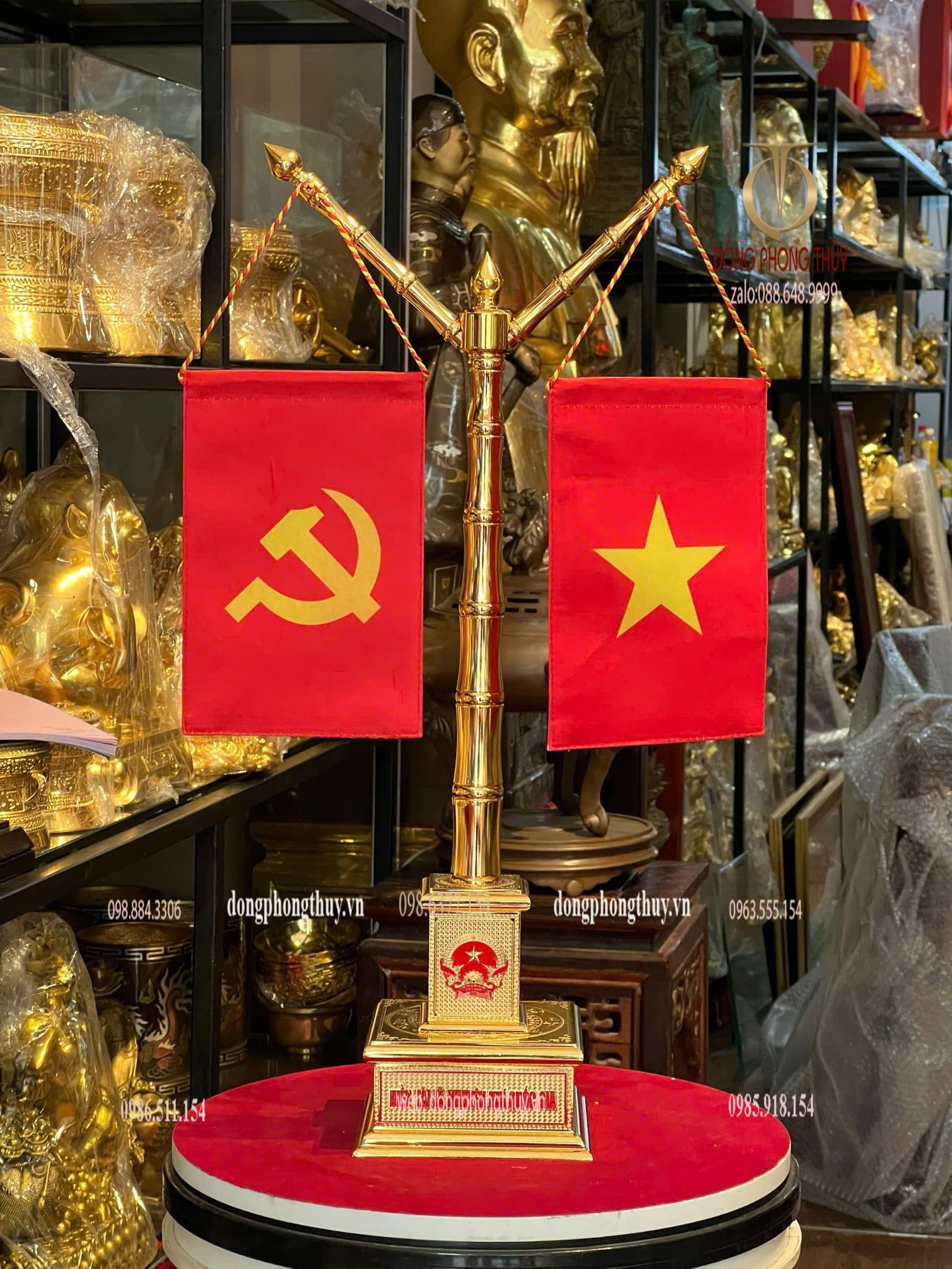 Cột cờ bằng đồng mạ vàng 24k