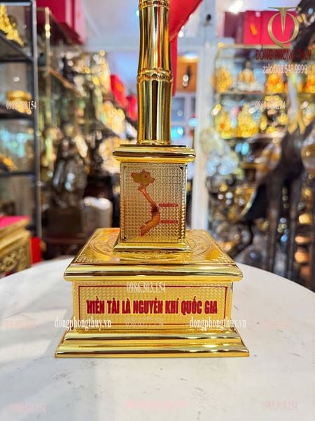 Cột cờ bằng đồng mạ vàng 24k