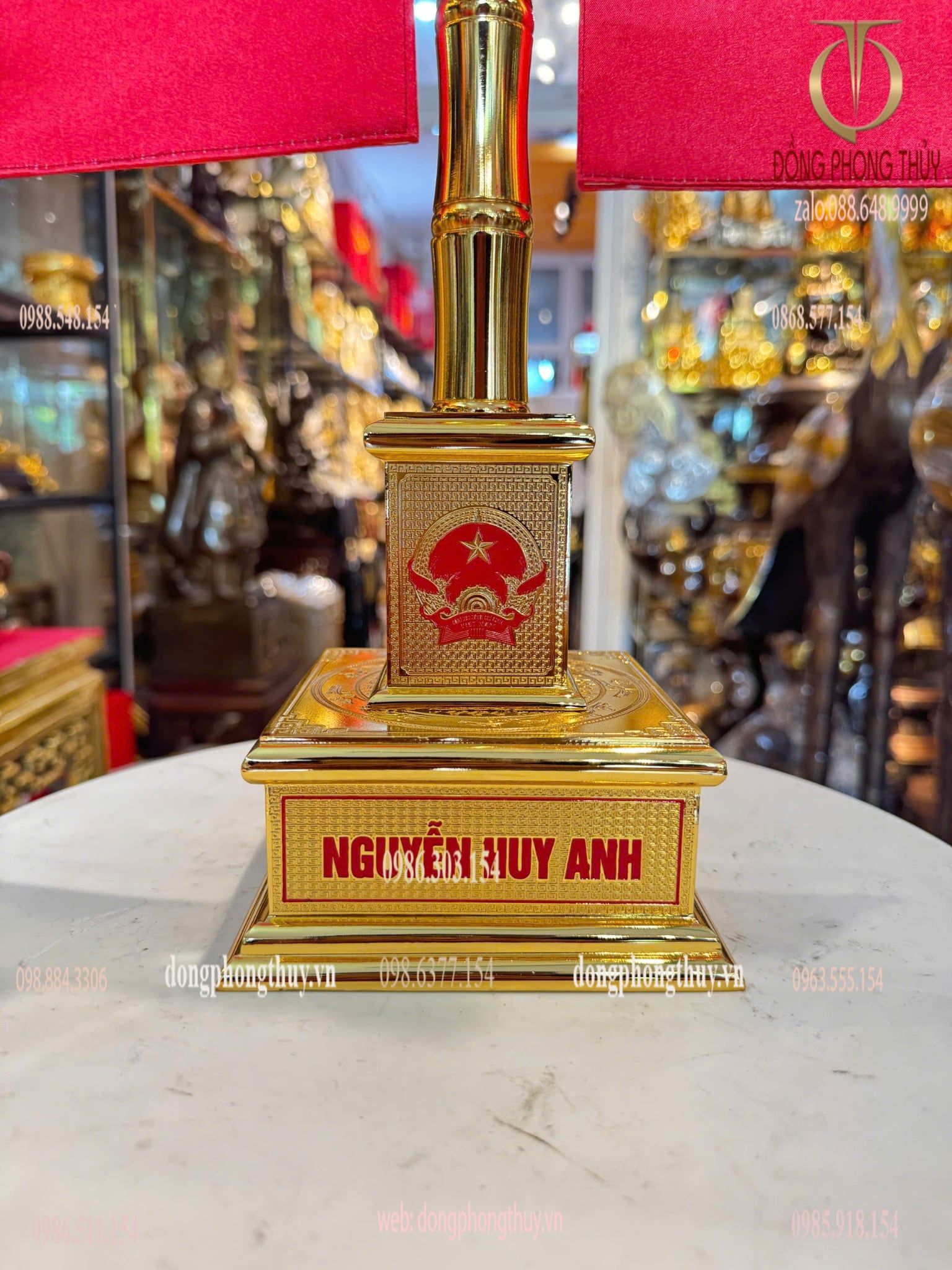 Cột cờ bằng đồng mạ vàng 24k