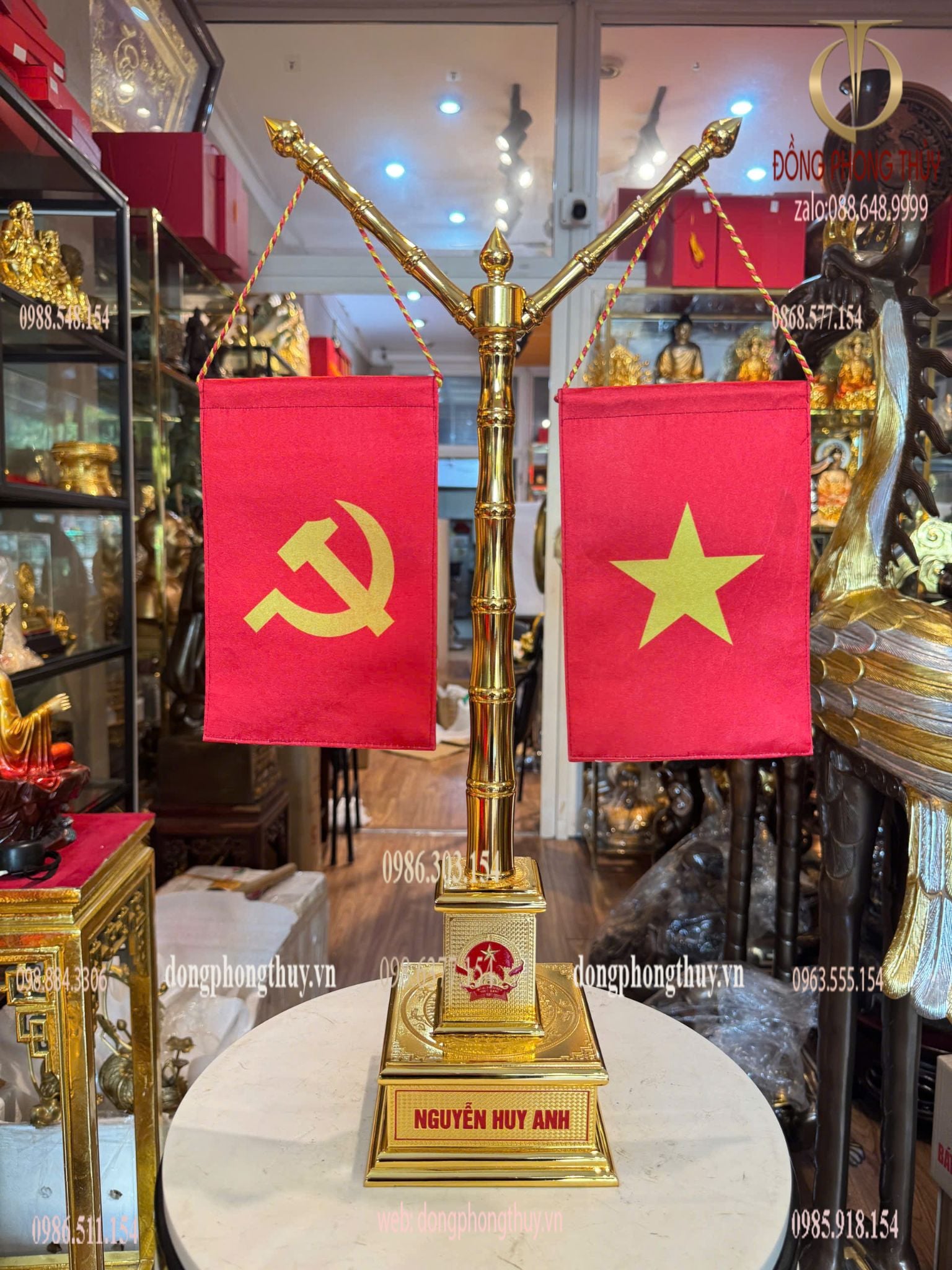 Cột cờ bằng đồng mạ vàng 24k