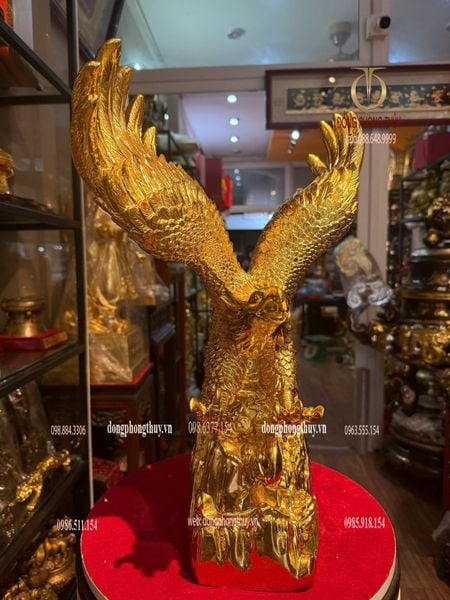 Tượng đại bàng dát vàng