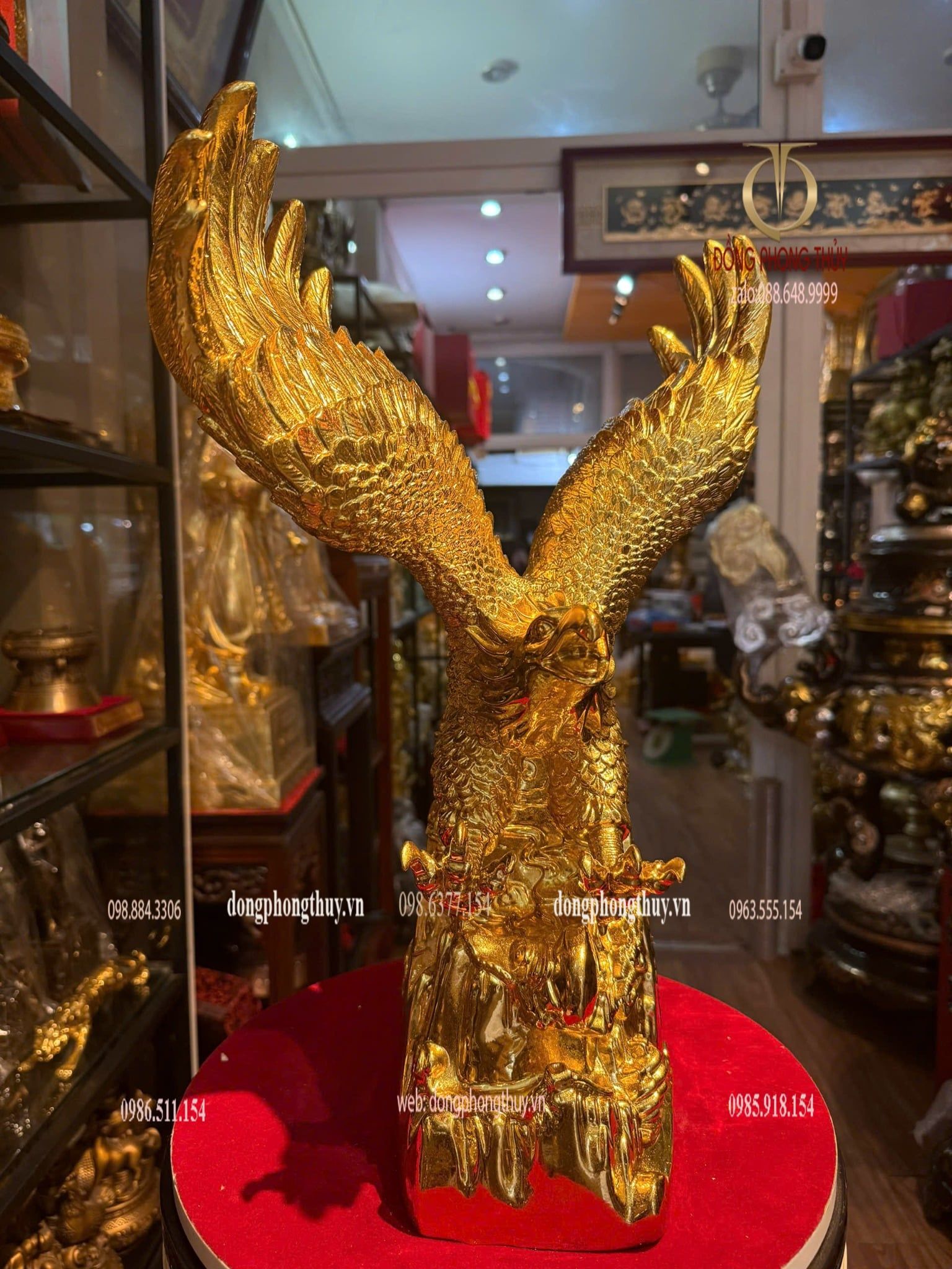 Tượng đại bàng dát vàng