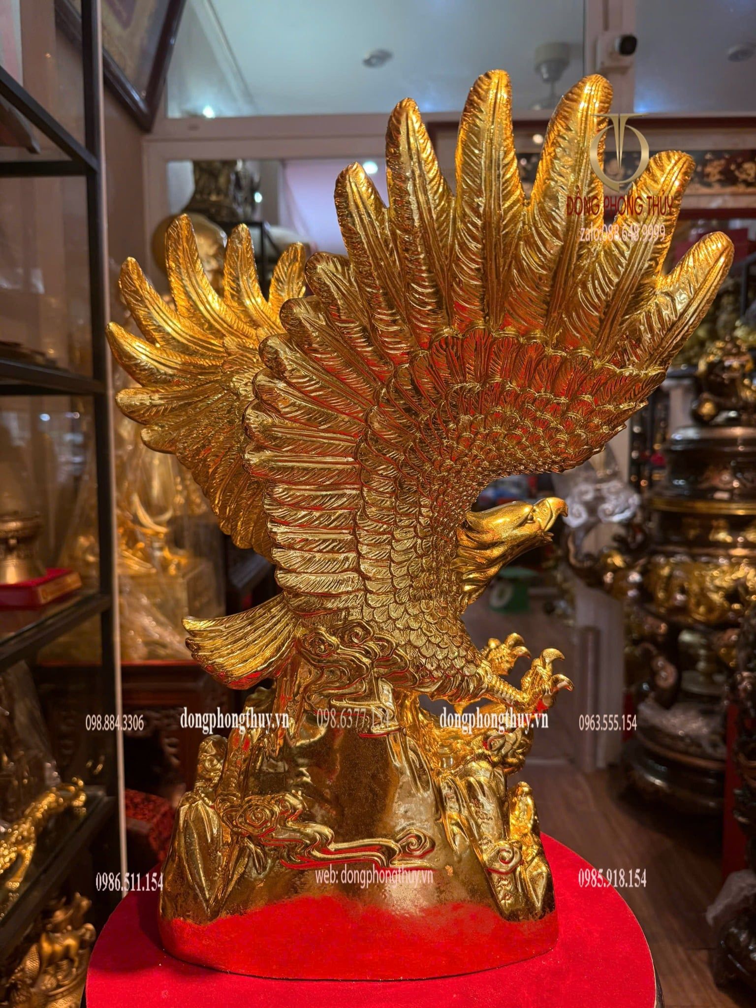 Tượng đại bàng dát vàng