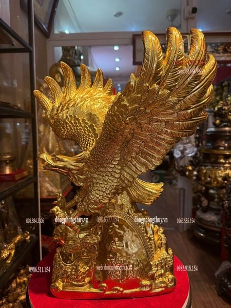 Tượng đại bàng dát vàng