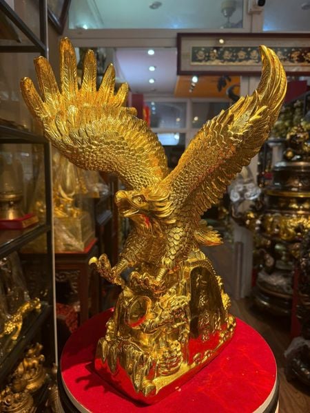 Tượng đại bàng dát vàng