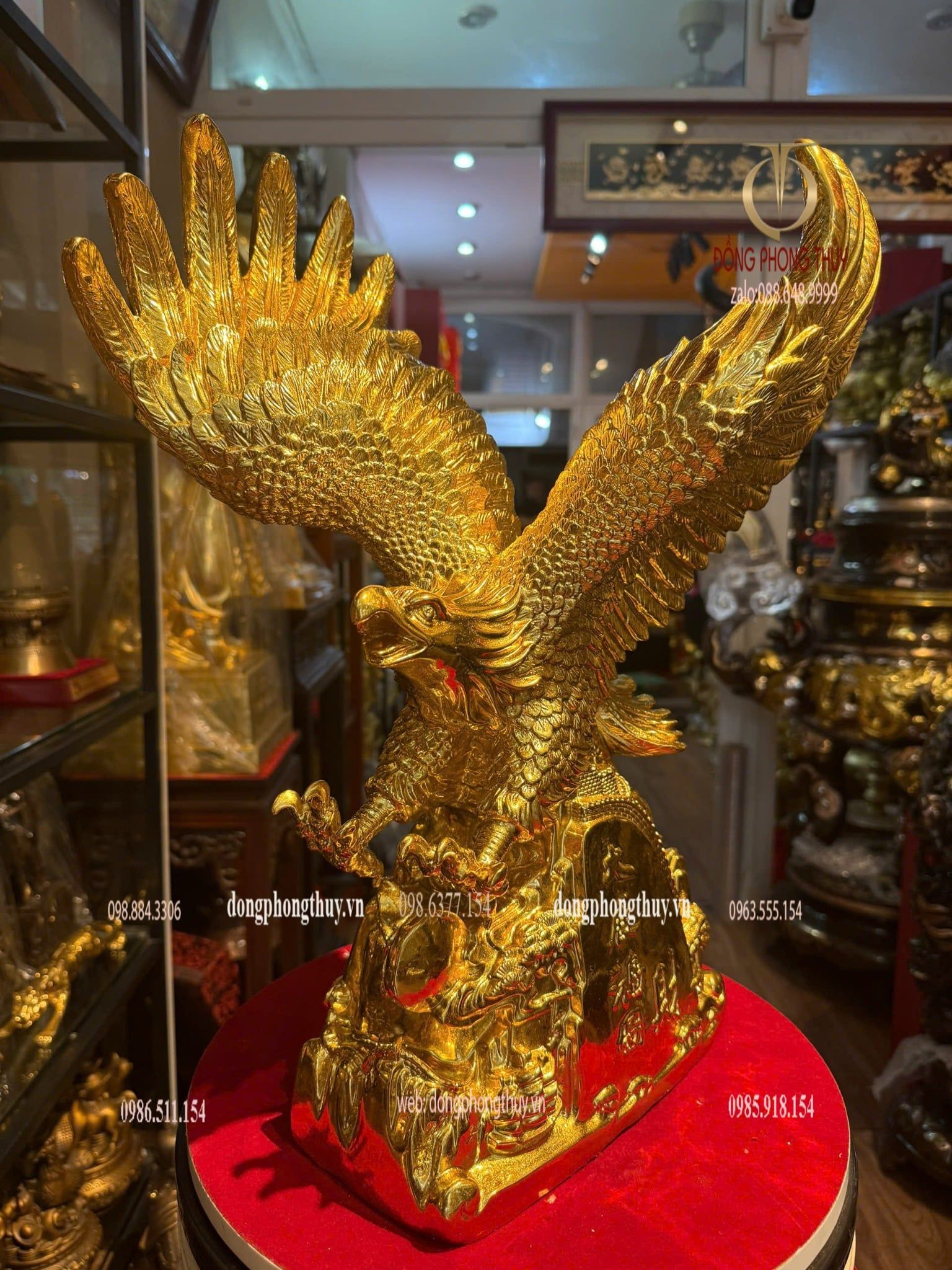 Tượng đại bàng dát vàng