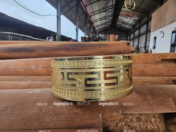 Đai cột đồng nhà thờ