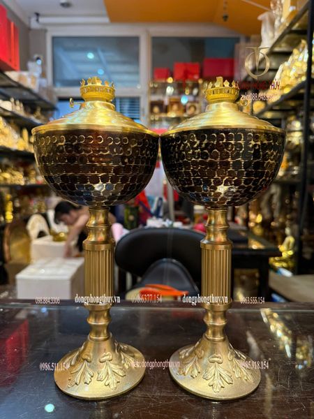 Đèn dầu bằng đồng