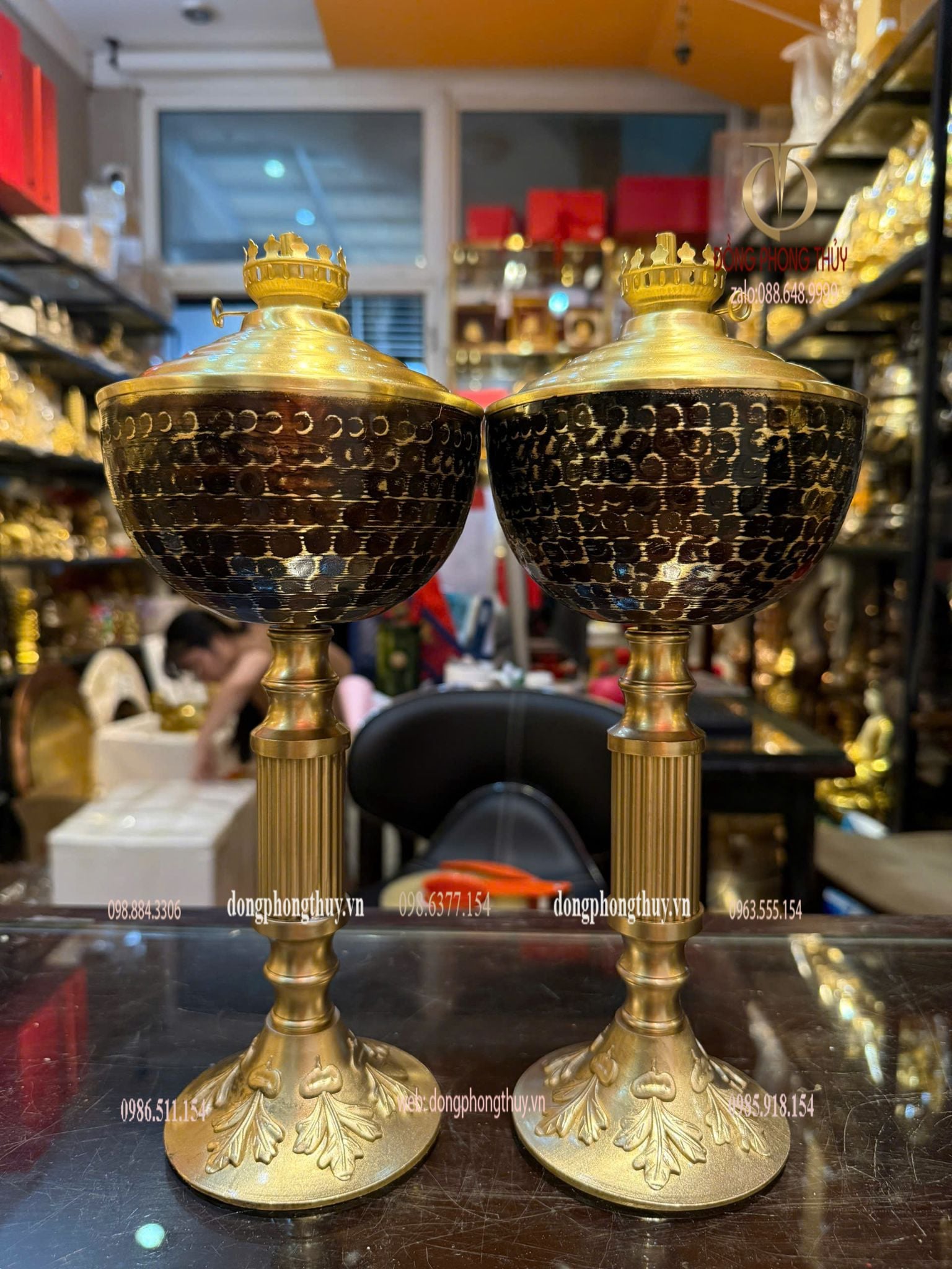 Đèn dầu bằng đồng