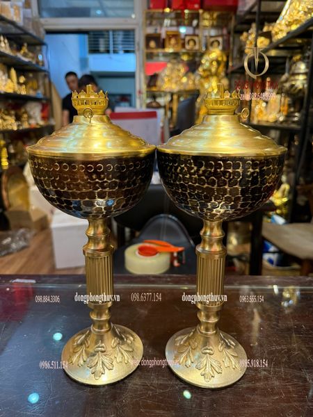 Đèn dầu bằng đồng