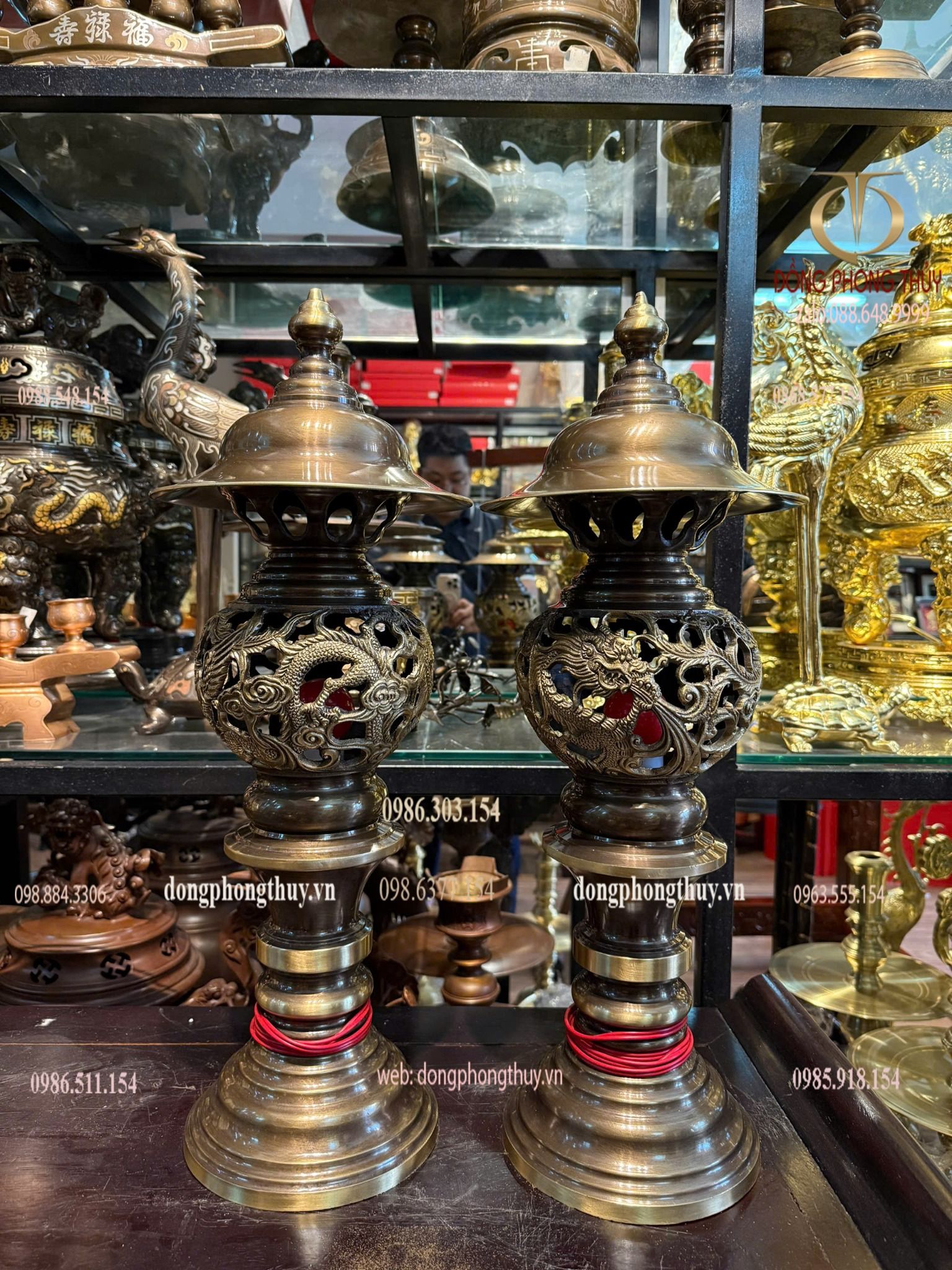 Đôi đèn thờ 55cm đồng hun