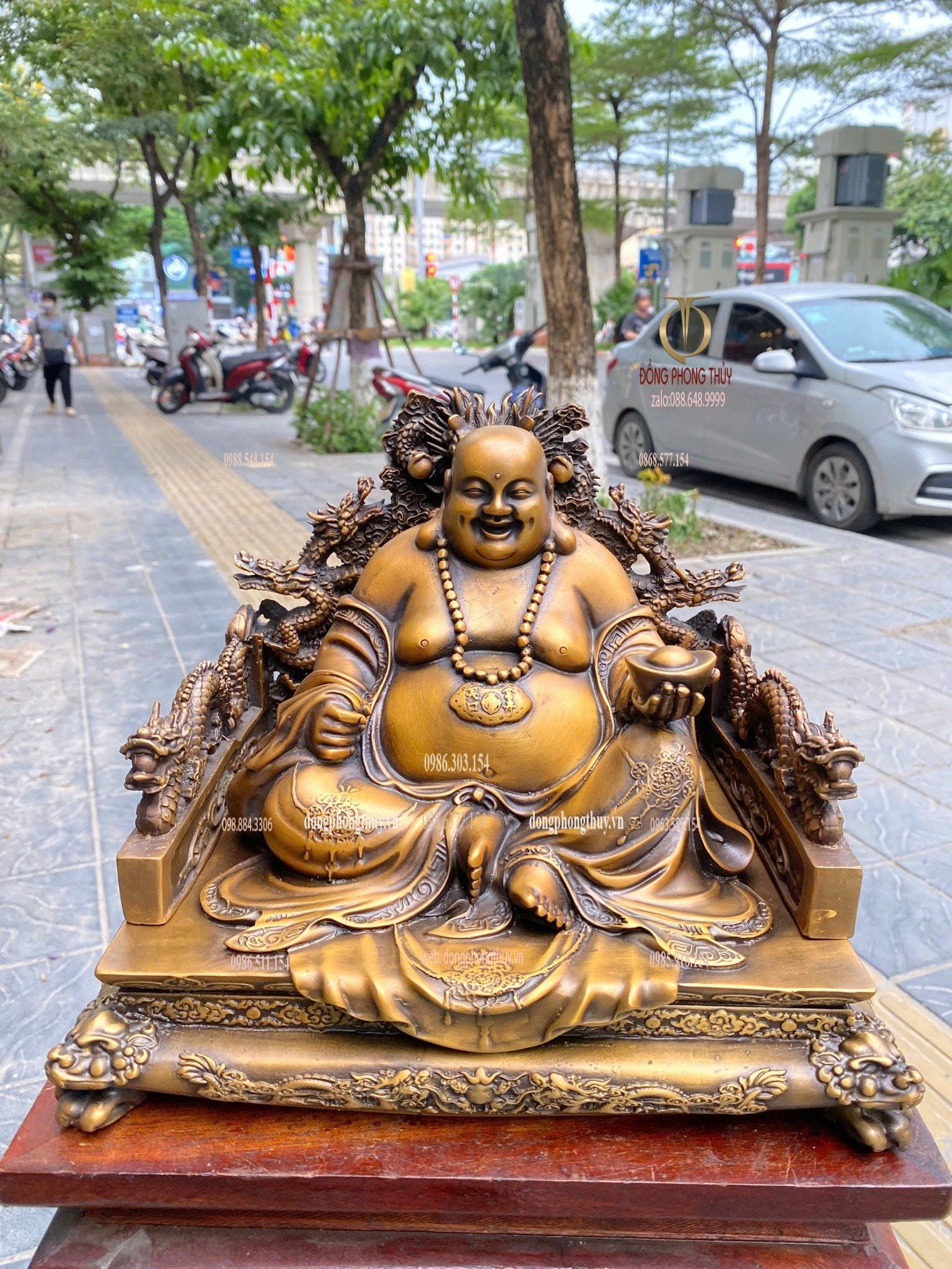 Di lặc ngồi ngai