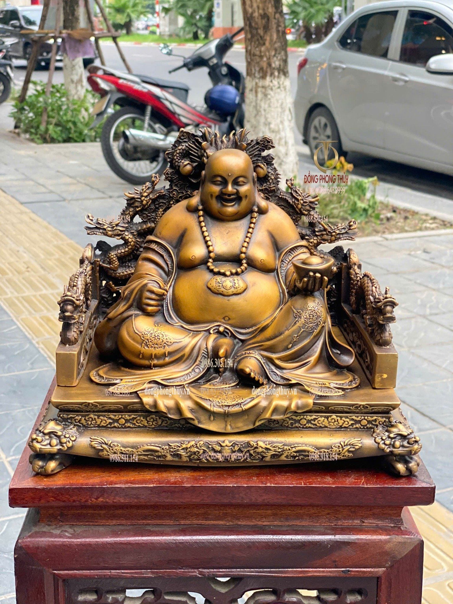 Di lặc ngồi ngai