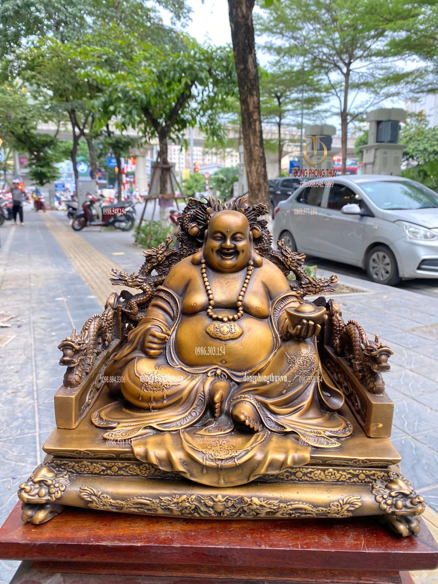 Di lặc ngồi ngai