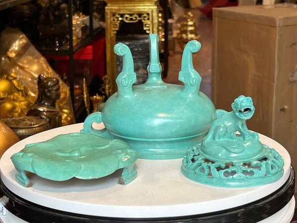 Lư đốt trầm bằng đồng patina xanh ngọc lục bích