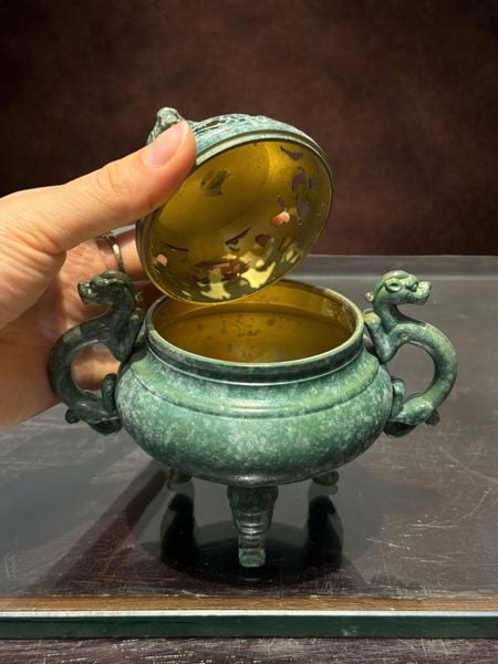 Đỉnh đốt trầm bằng đồng màu men hỏa biến