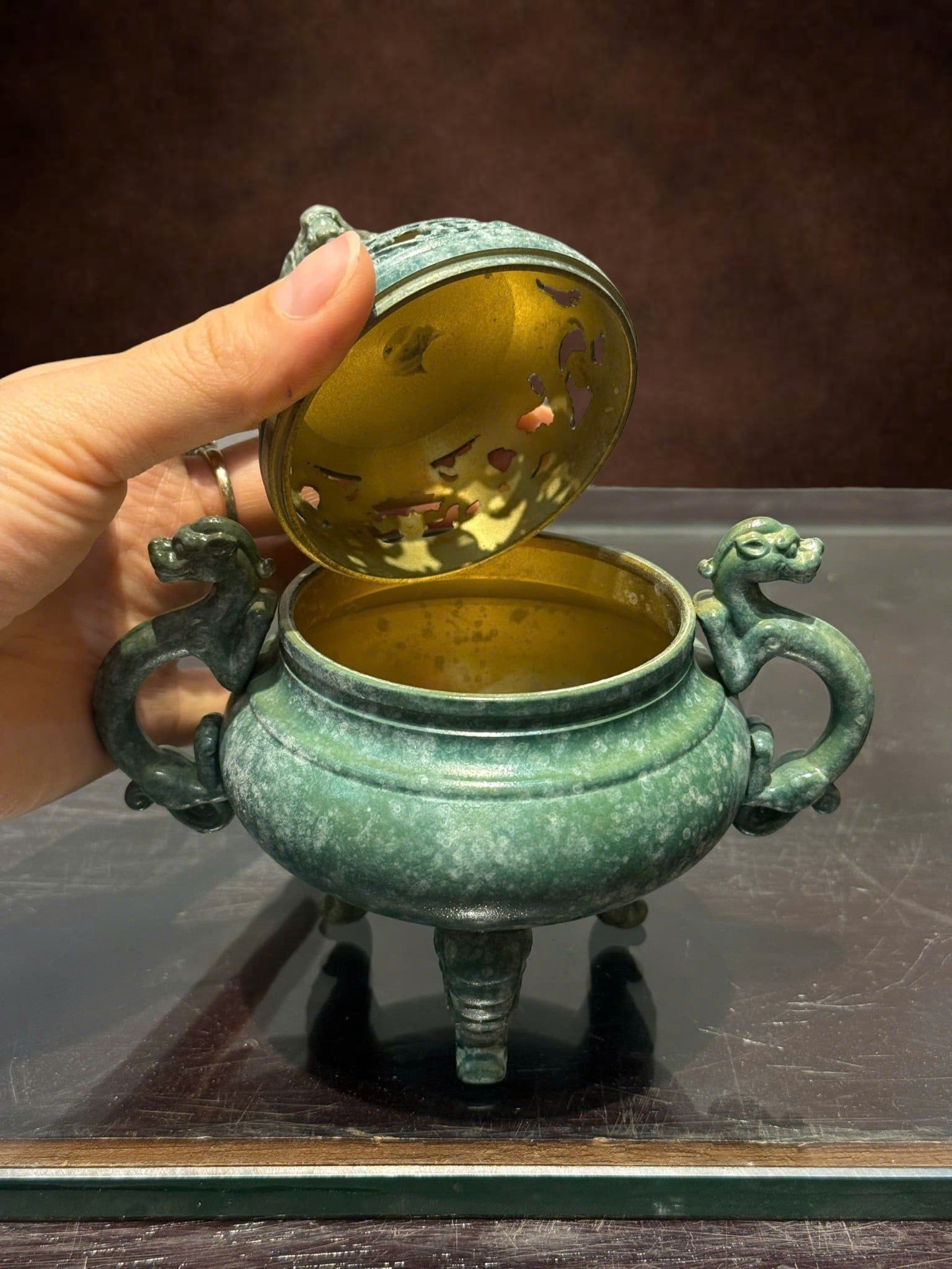 Đỉnh đốt trầm bằng đồng màu men hỏa biến