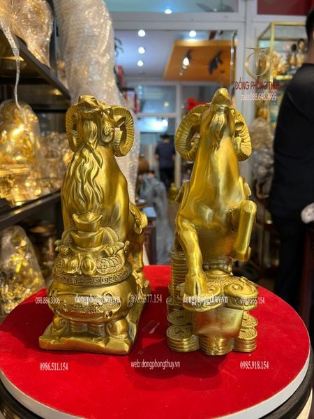 Đôi dê bằng đồng