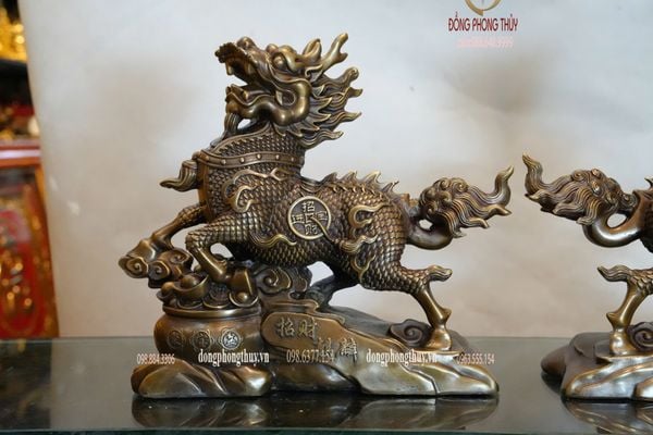 Đôi kỳ lân bằng đồng hun