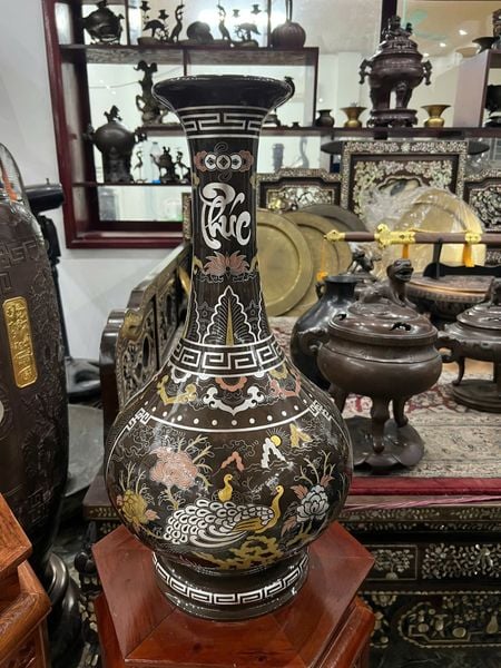 Đôi lọ hoa củ tỏi bằng đồng khảm ngũ sắc Cao 55cm Nặng 30 kg