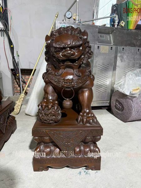 Đôi nghê đồng màu ửng đỏ cao 1m nặng 150kg