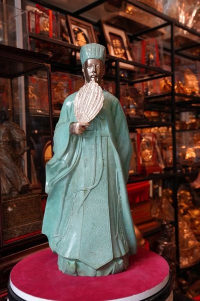 Tượng Khổng Minh bằng đồng