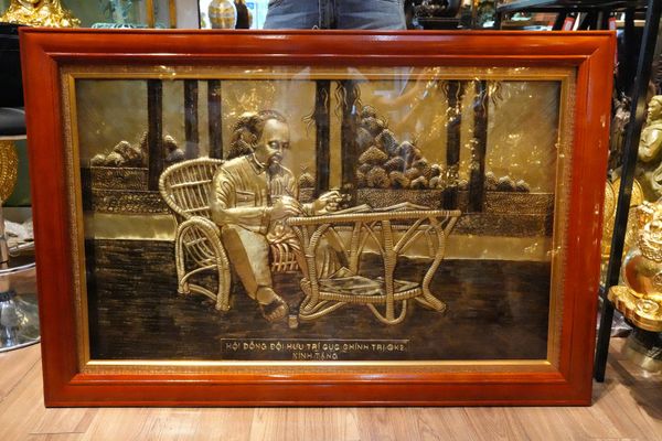 Tranh Bác Hồ bằng đồng thúc tay