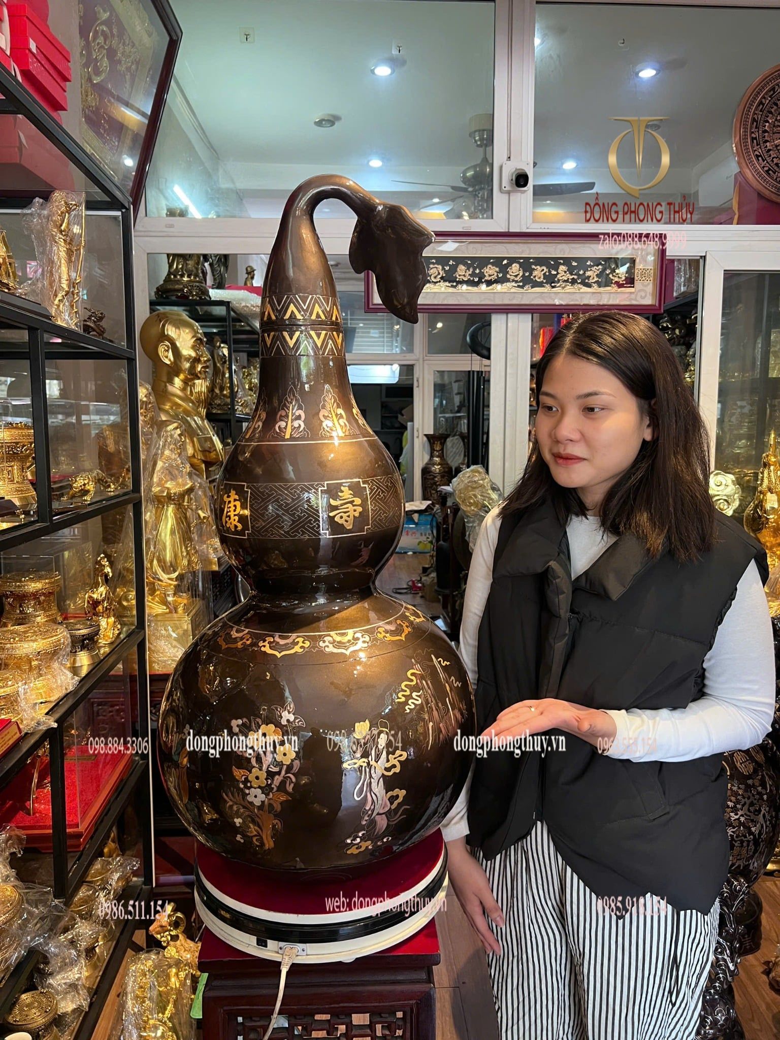 Hồ lô khảm tam khí cao 88cm bằng đồng đỏ khảm bát tiên