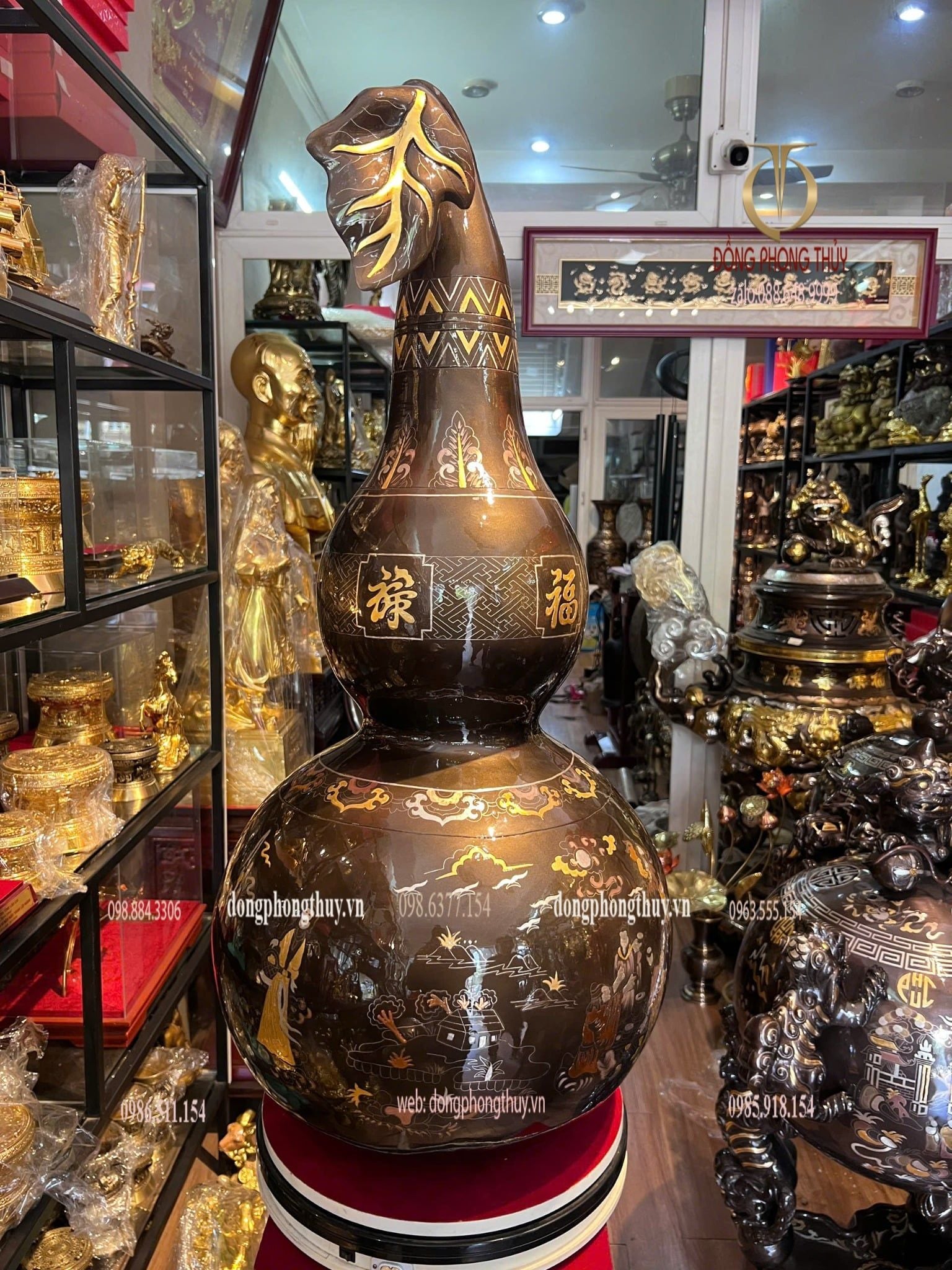 Hồ lô khảm tam khí cao 88cm bằng đồng đỏ khảm bát tiên