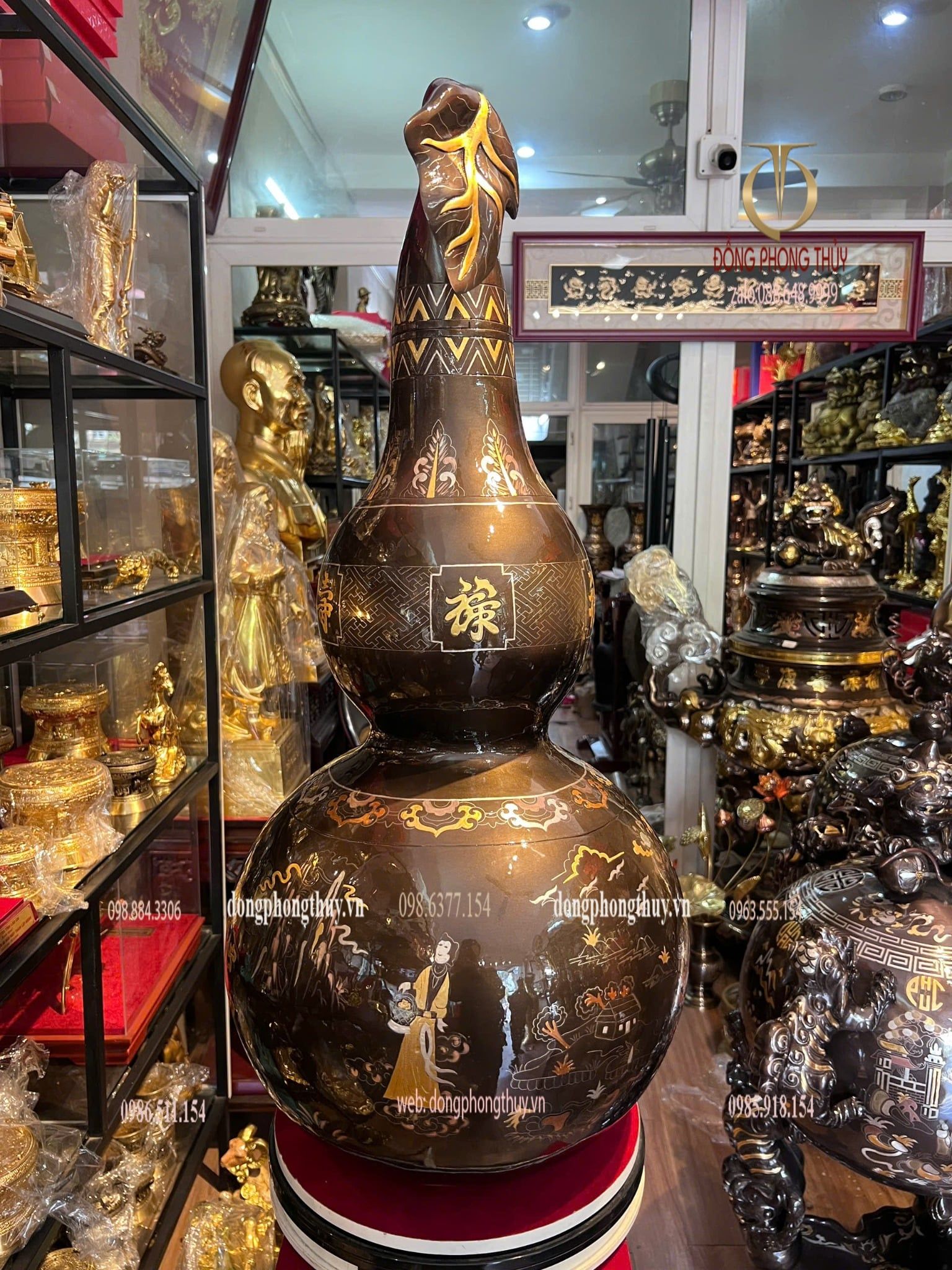 Hồ lô khảm tam khí cao 88cm bằng đồng đỏ khảm bát tiên