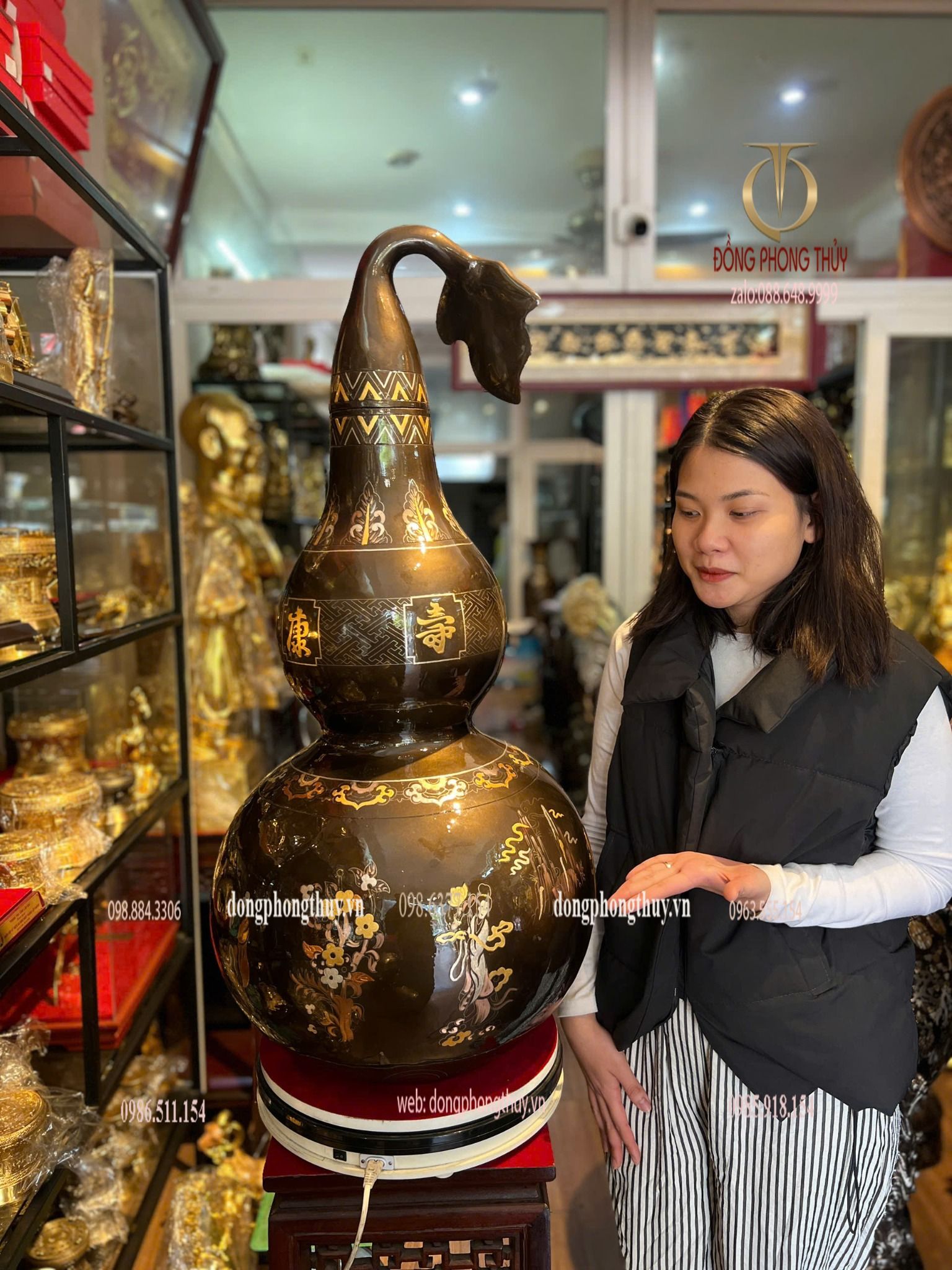 Hồ lô khảm tam khí cao 88cm bằng đồng đỏ khảm bát tiên