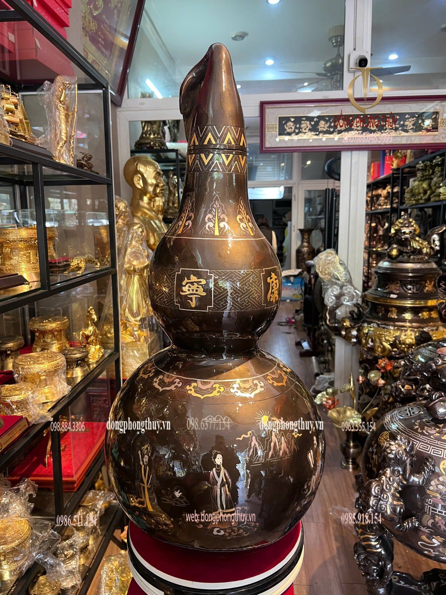 Hồ lô khảm tam khí cao 88cm bằng đồng đỏ khảm bát tiên