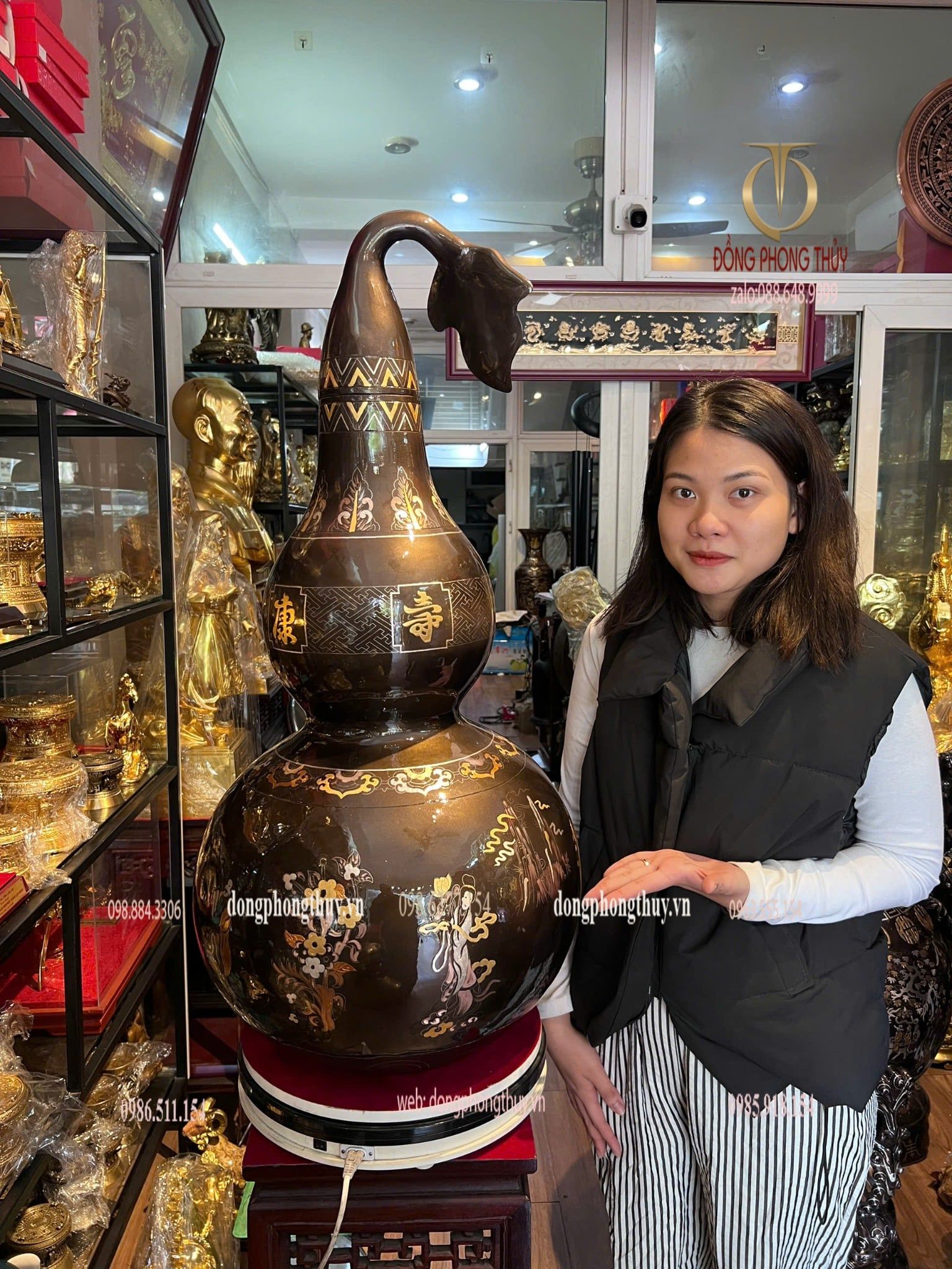 Hồ lô khảm tam khí cao 88cm bằng đồng đỏ khảm bát tiên