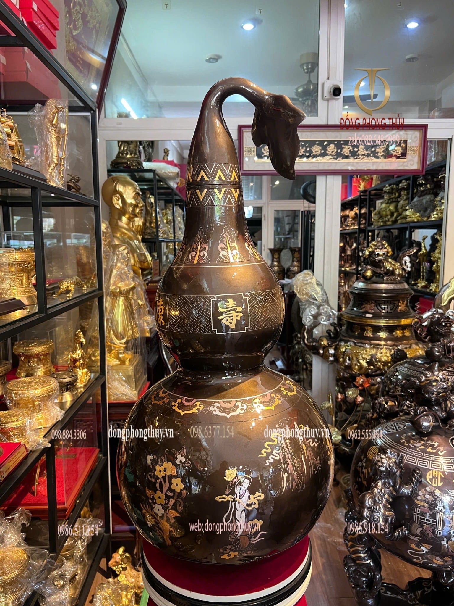 Hồ lô khảm tam khí cao 88cm bằng đồng đỏ khảm bát tiên