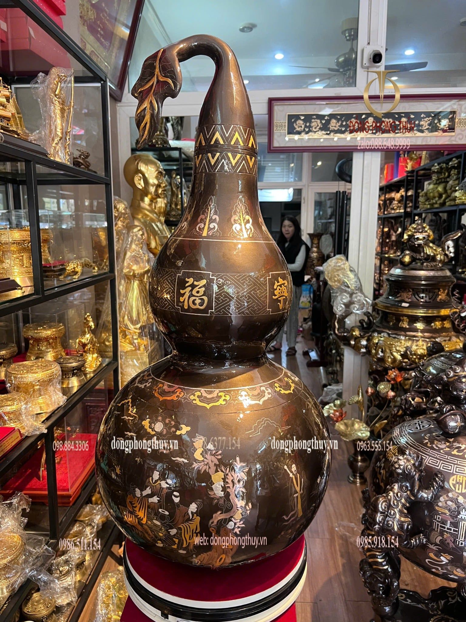 Hồ lô khảm tam khí cao 88cm bằng đồng đỏ khảm bát tiên