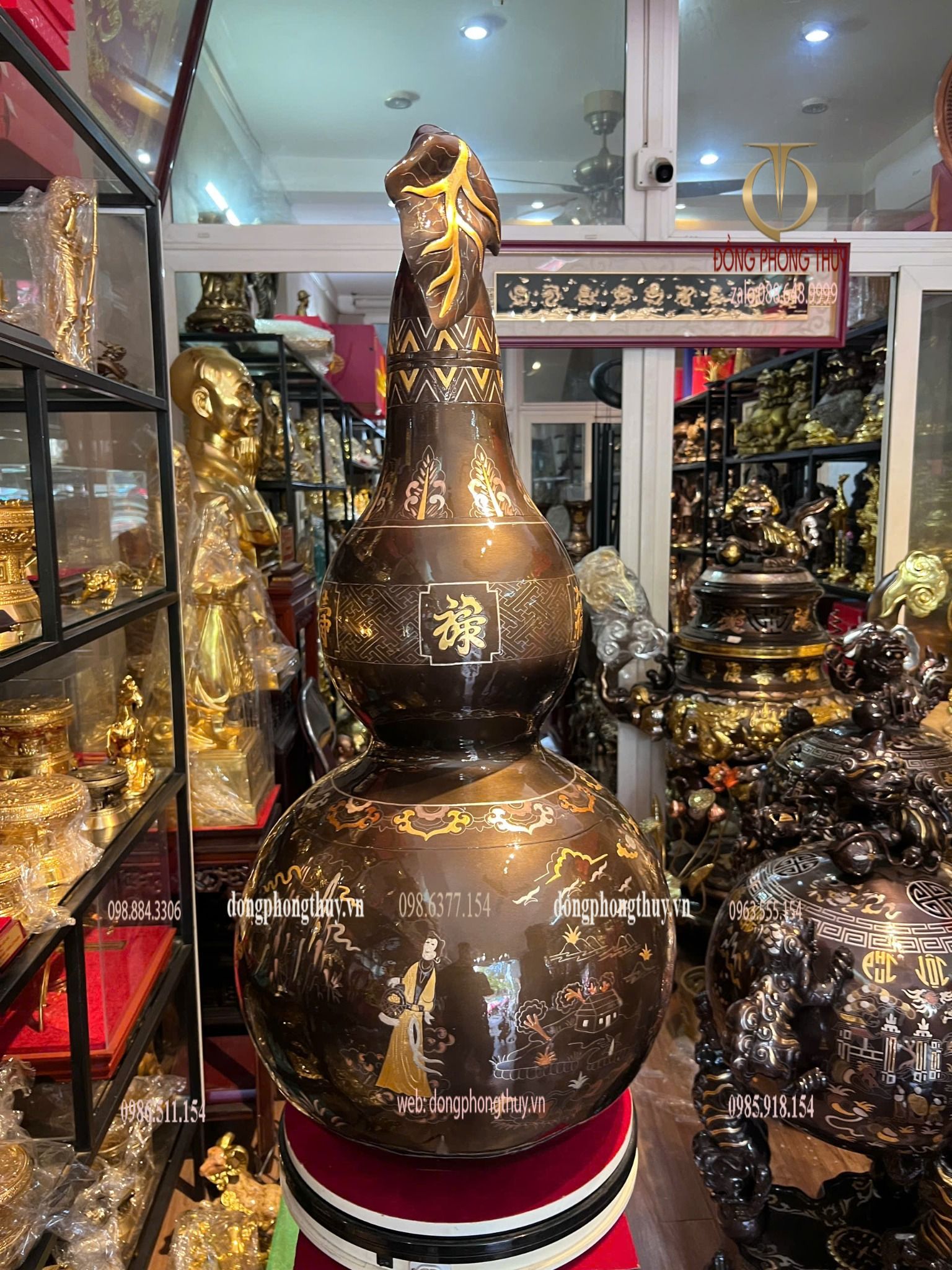 Hồ lô khảm tam khí cao 88cm bằng đồng đỏ khảm bát tiên