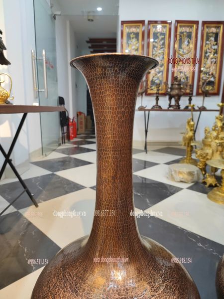 Đôi lọ hoa bằng đồng đỏ gò thủ công cao 81cm