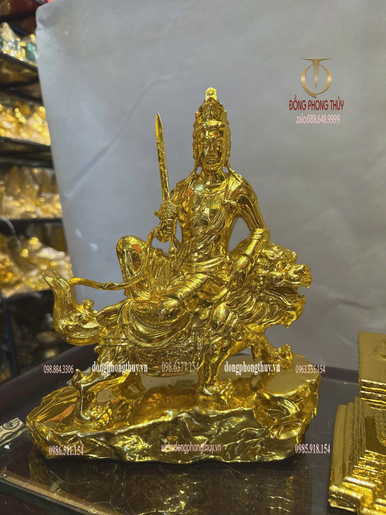 Hoa nghiêm tam thánh bằng đồng dát vàng