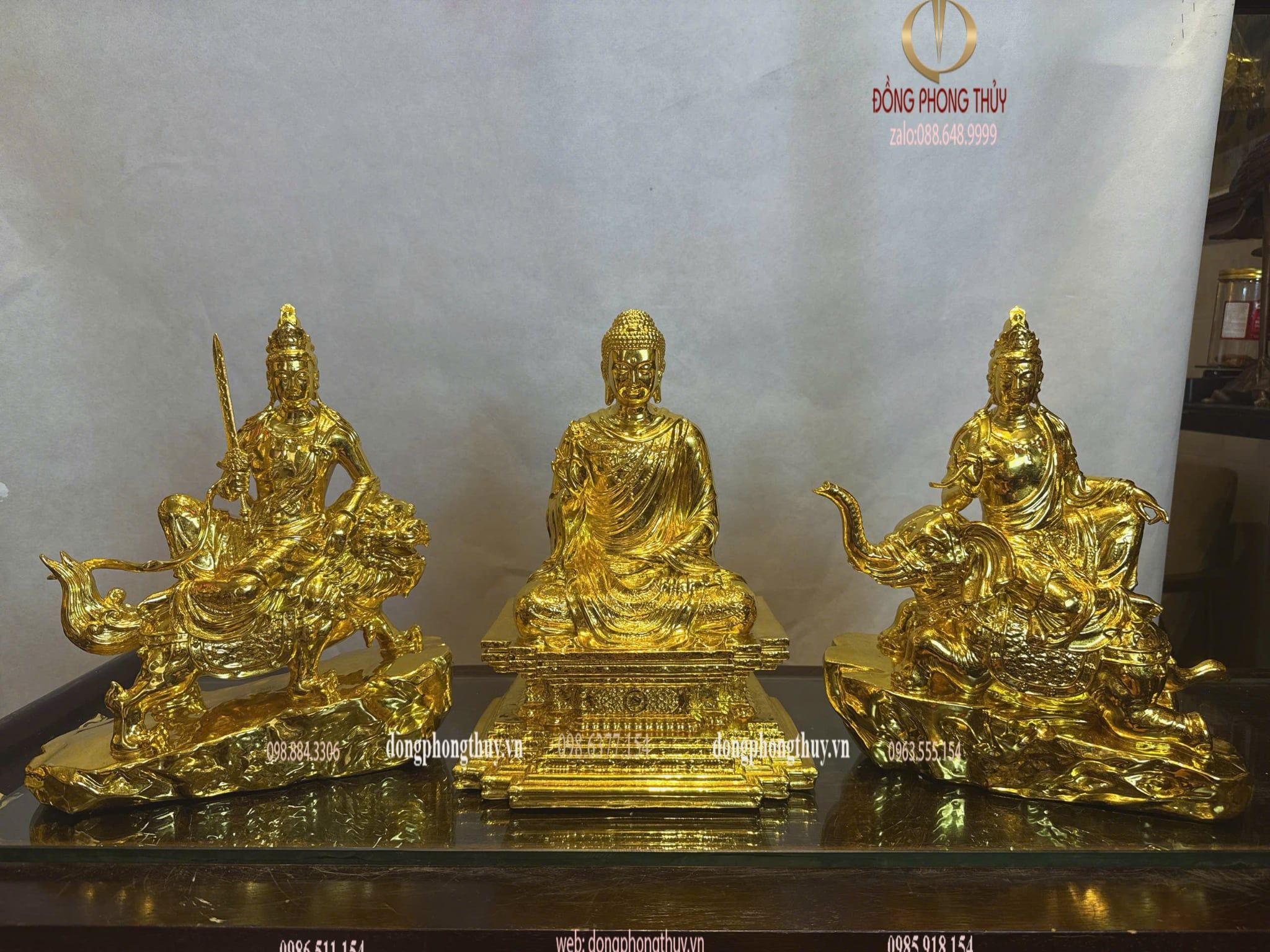 Hoa nghiêm tam thánh bằng đồng dát vàng