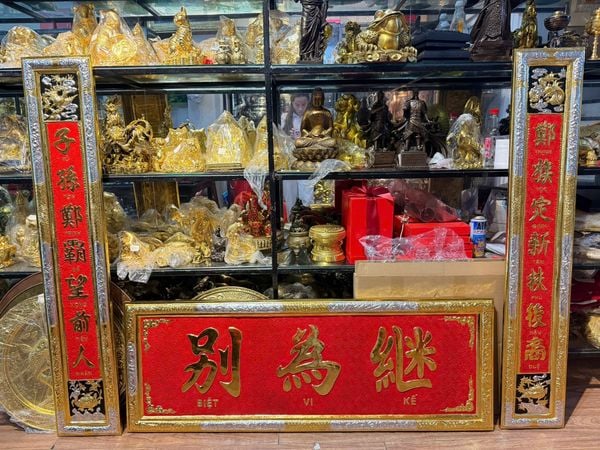 Đại tự - Hoành phi câu đối bằng đồng dát vàng