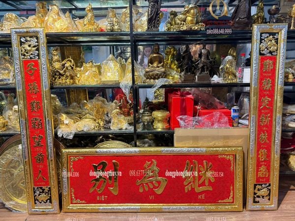 Đại tự - Hoành phi câu đối bằng đồng dát vàng
