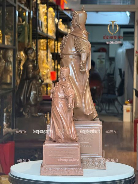 Tượng Hưng Đạo vương Trần Quốc Tuấn