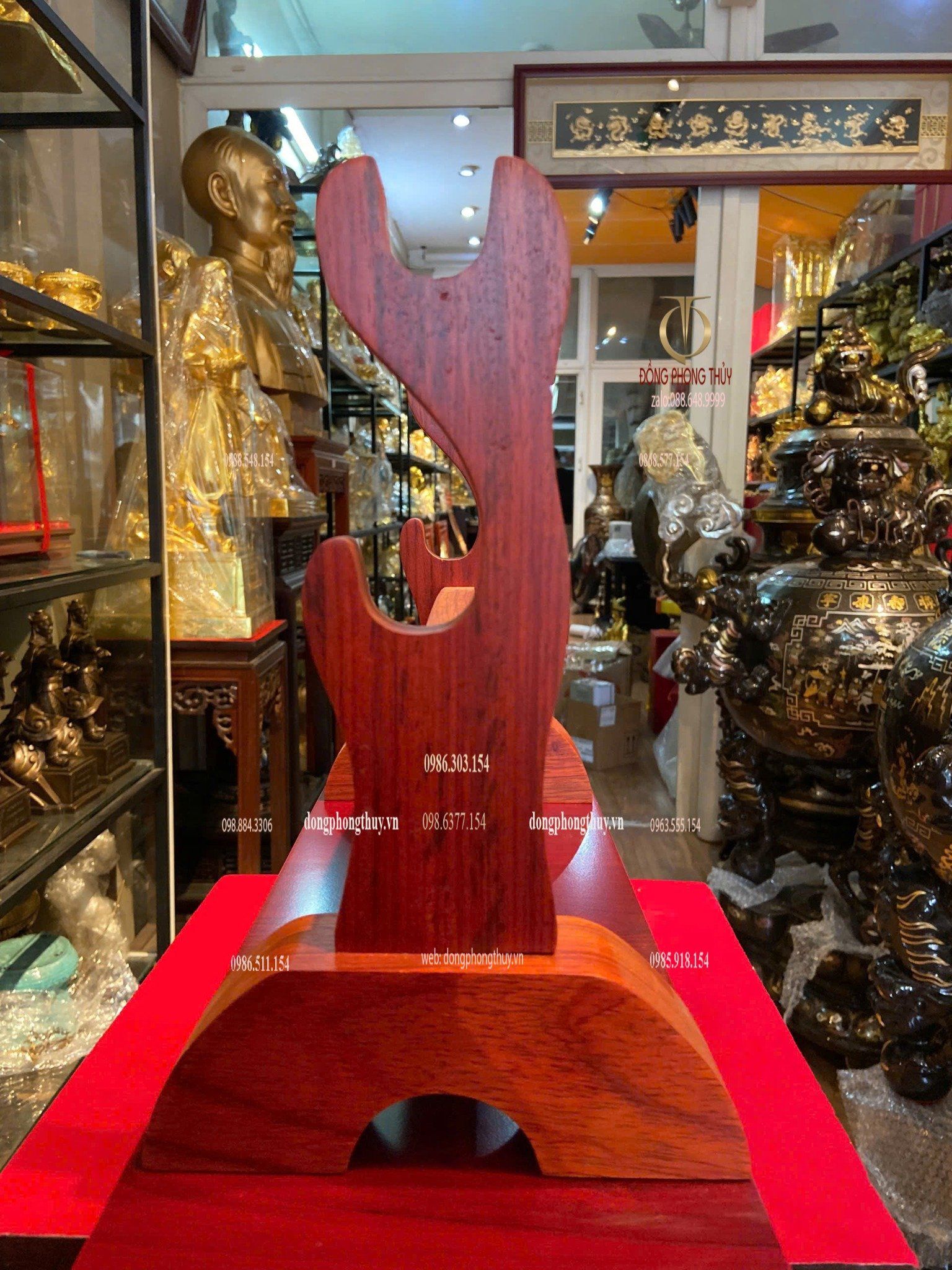 KỆ ĐỠ KIẾM BẰNG GỖ Hương Đỏ